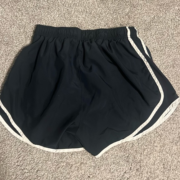 Nike tempo running short - Picture 3 of 3